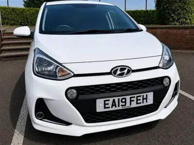 Used Hyundai i10 Premium 100 HP (73 kW) 2019 White Hatchback