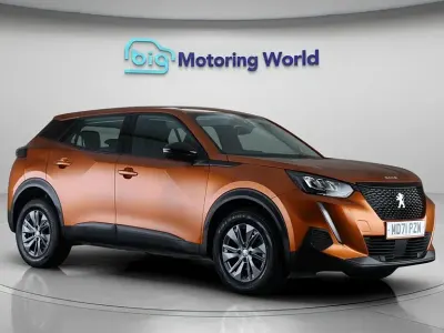 Używany Peugeot 2008 Active Premium 100 KM (73 kW) 2022 Pomarańczowy SUV