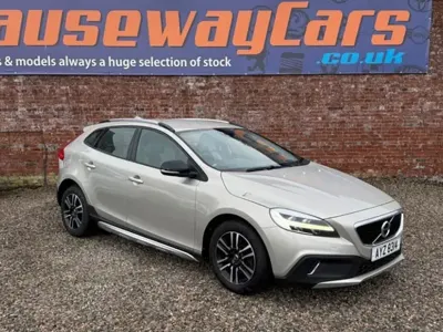 Used Volvo V40 CC Plus 120 HP (88 kW) 2018 Estate