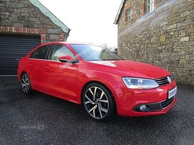 Used VW Jetta Sportline 105 HP (77 kW) 2013 Red Sedan