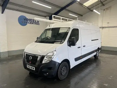 Used Nissan Interstar Tekna 135 HP (99 kW) 2024 White Van