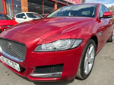 Begagnad Jaguar XF Portfolio 180 HK (132 kW) 2018 Röd Sedan