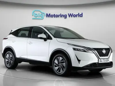 Begagnad Nissan Qashqai Acenta Premium 158 HK (116 kW) 2023 Vit SUV