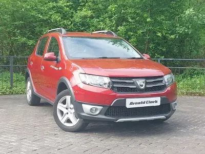 Begagnad Dacia Sandero Lauréate 90 HK (66 kW) 2017 Röd Halvkombi