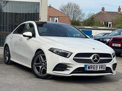 Begagnad Mercedes A250 AMG Line Premium Plus 224 HK (164 kW) 2019 Vit Sedan