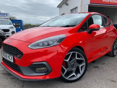 Used Ford Fiesta ST 200 HP (147 kW) 2018 Red Hatchback