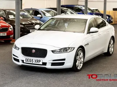 Używany Jaguar XE Portfolio 240 KM (176 kW) 2016 Biały Sedan/Limuzyna