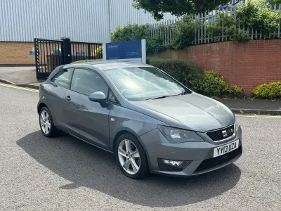 Usado Seat Ibiza FR 105 HP (77 kW) 2013 Cinzento Citadino