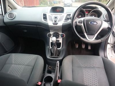 Used Ford Fiesta Zetec 2010 White Hatchback