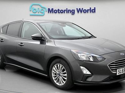 Begagnad Ford Focus Titanium 125 HK (91 kW) 2019 Grå Halvkombi