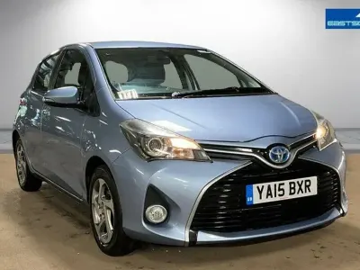 Used Toyota Yaris 101 HP (74 kW) 2015 Blue Hatchback