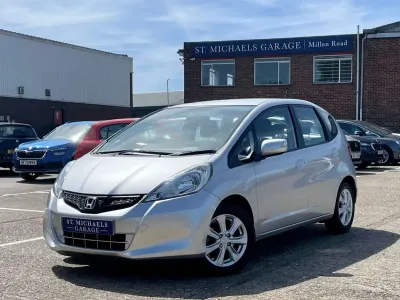 Used Honda Jazz ES 99 HP (72 kW) 2013 Silver Hatchback