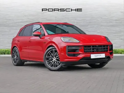 Used Porsche Cayenne 464 HP (341 kW) 2025 Red SUV