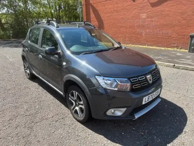 Usado Dacia Sandero Stepway 91 CV (66 kW) 2021 Gris Utilitario