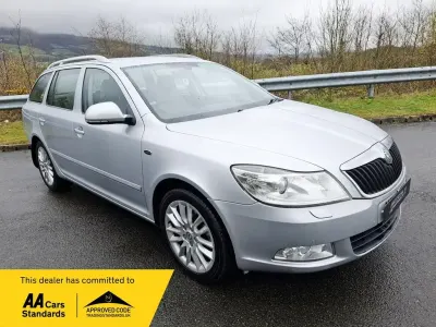 Begagnad Skoda Octavia LAURIN & KLEMENT 160 HK (117 kW) 2011 Silver Kombi