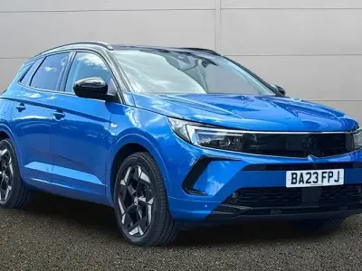 Used Vauxhall Grandland X GSe 300 HP (220 kW) 2023 Blue SUV