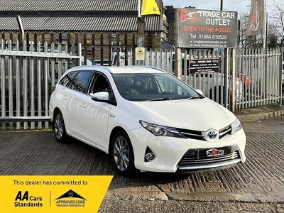 Used Toyota Auris Hybrid 2015 White Estate