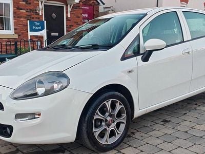 Used Fiat Punto Easy Plus 69 HP (50 kW) 2017 White Hatchback