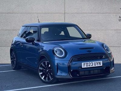 Begagnad Mini Cooper S Exclusive 176 HK (129 kW) 2023 Blå Halvkombi