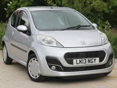 Gebraucht Peugeot 107 Active 68 PS (50 kW) 2013 Silber Kleinwagen