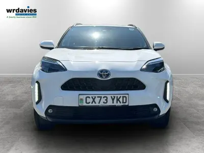 Used Toyota Yaris Hybrid Design 2023 White Estate