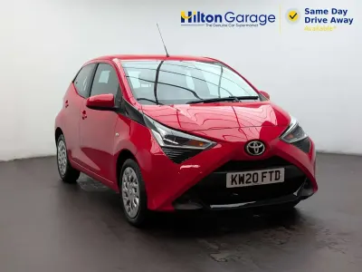 Used Toyota Aygo X-play 72 HP (52 kW) 2020 Red Hatchback