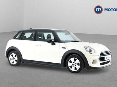Begagnad Mini Cooper Classic 136 HK (100 kW) 2020 Vit Halvkombi