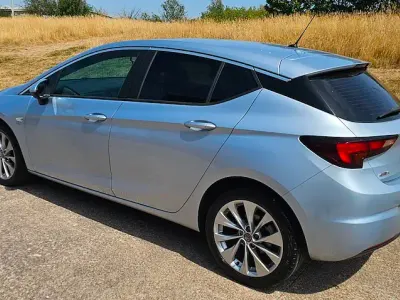 Used Vauxhall Astra Design Edition 2016 Ice blue silver metallic Hatchback