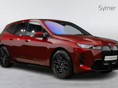 Usado BMW iX M Sport 295 kW (402 CV) 2026 Rojo SUV