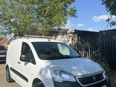 Used Peugeot Partner 2018 White