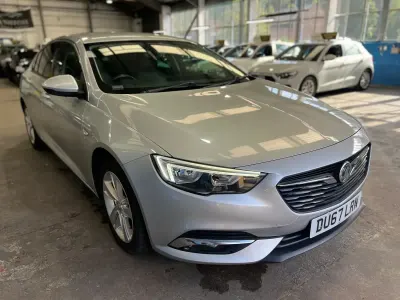 Begagnad Vauxhall Insignia SRi 2017 Silver Halvkombi
