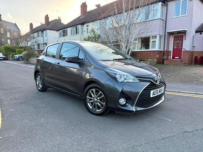 Used Toyota Yaris 90 HP (66 kW) 2015 Grey Hatchback