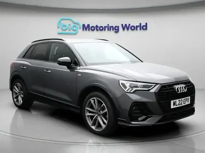Begagnad Audi Q3 Black Edition 150 HK (110 kW) 2022 Grå SUV