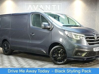 Begagnad Renault Trafic 150 HK (110 kW) 2022 Grå Minibuss