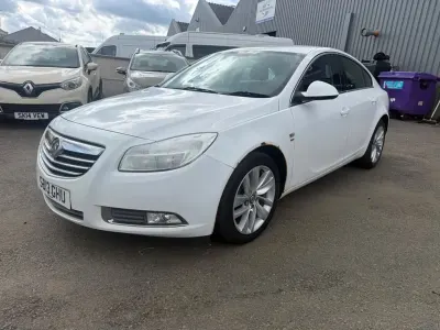Used Vauxhall Insignia SRi 140 HP (102 kW) 2013 White Hatchback