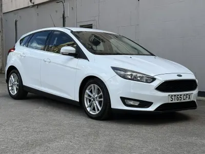 Used Ford Focus Zetec 125 HP (91 kW) 2015 White Hatchback