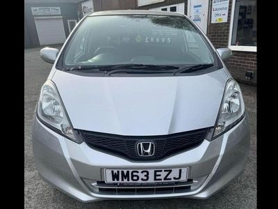 Used Honda Jazz ES 99 HP (72 kW) 2013 Silver Hatchback