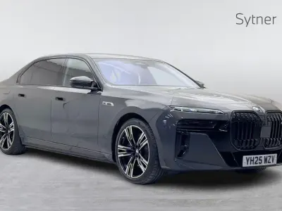 Käytetty BMW M760e Comfort Edition 563 HP (414 kW) 2025 Harmaa Sedan