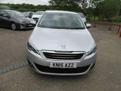 Używany Peugeot 308 Allure 115 KM (84 kW) 2015 Srebrny Hatchback