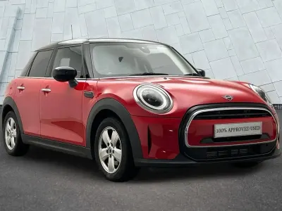 Usado Mini Cooper Classic 134 HP (98 kW) 2023 Vermelho Citadino