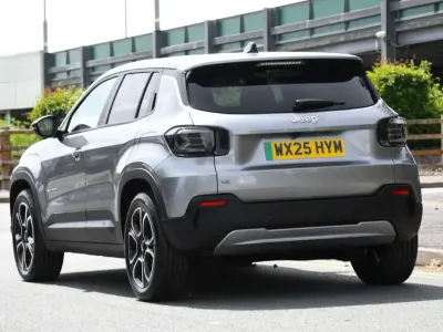 Usado Jeep Avenger EV Summit 113 kW (154 HP) 2025 Cinzento SUV