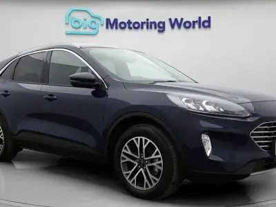 Usado Ford Kuga Titanium 150 HP (110 kW) 2023 Azul SUV