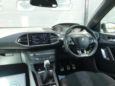Used Peugeot 308 GT-line 129 HP (94 kW) 2018 Blue Hatchback