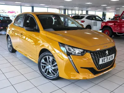 Used Peugeot 208 Active Premium 100 HP (73 kW) 2022 Yellow Hatchback