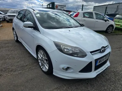 Second-hand Ford Focus Zetec 2014 Alb Hatchback