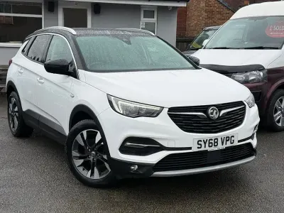 Used Vauxhall Grandland X Sport 130 HP (95 kW) 2019 White SUV