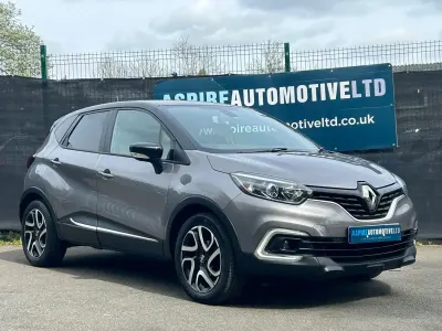 Begagnad Renault Captur Iconic 2020 Grå SUV