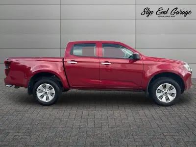 Used Isuzu D-Max 163 HP (119 kW) 2023 Red Pickup