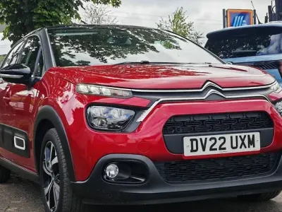 Begagnad Citroën C3 PureTech 110 HK (80 kW) 2022 Röd Halvkombi
