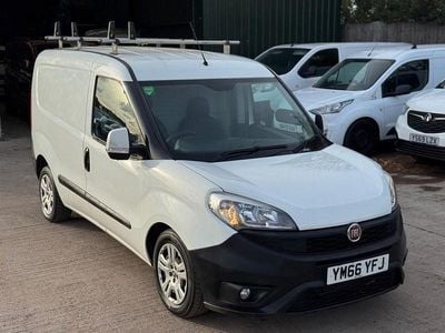 Used Fiat Doblò 90 HP (66 kW) 2017 White MPV